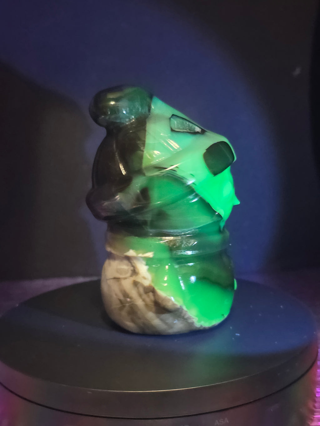 Volcano Agate Snowman Carving