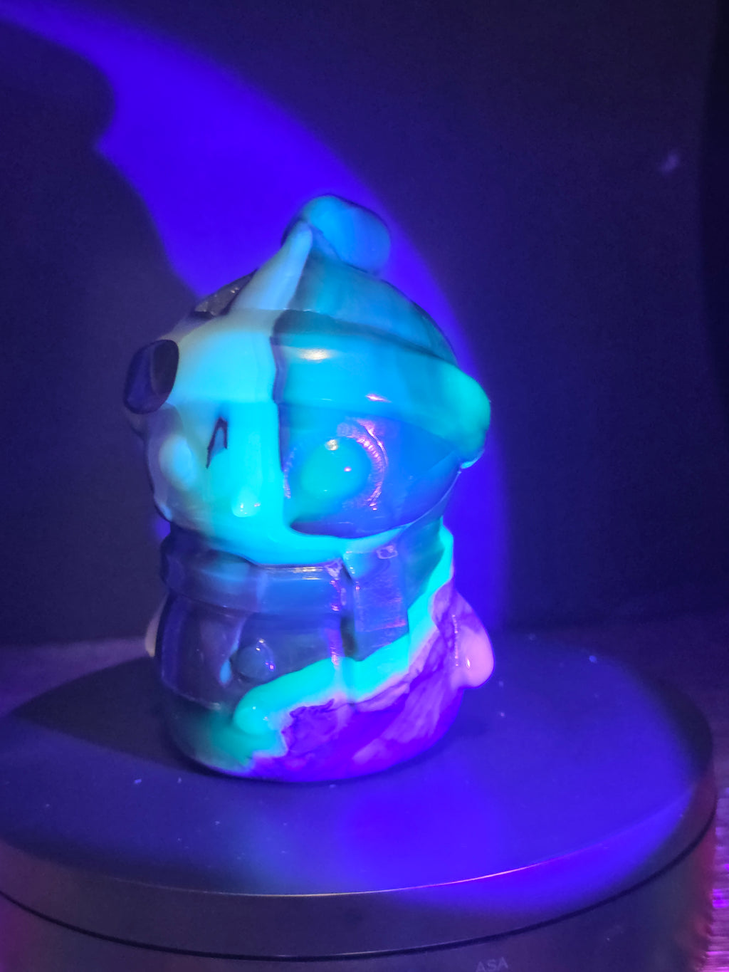 Volcano Agate Snowman Carving