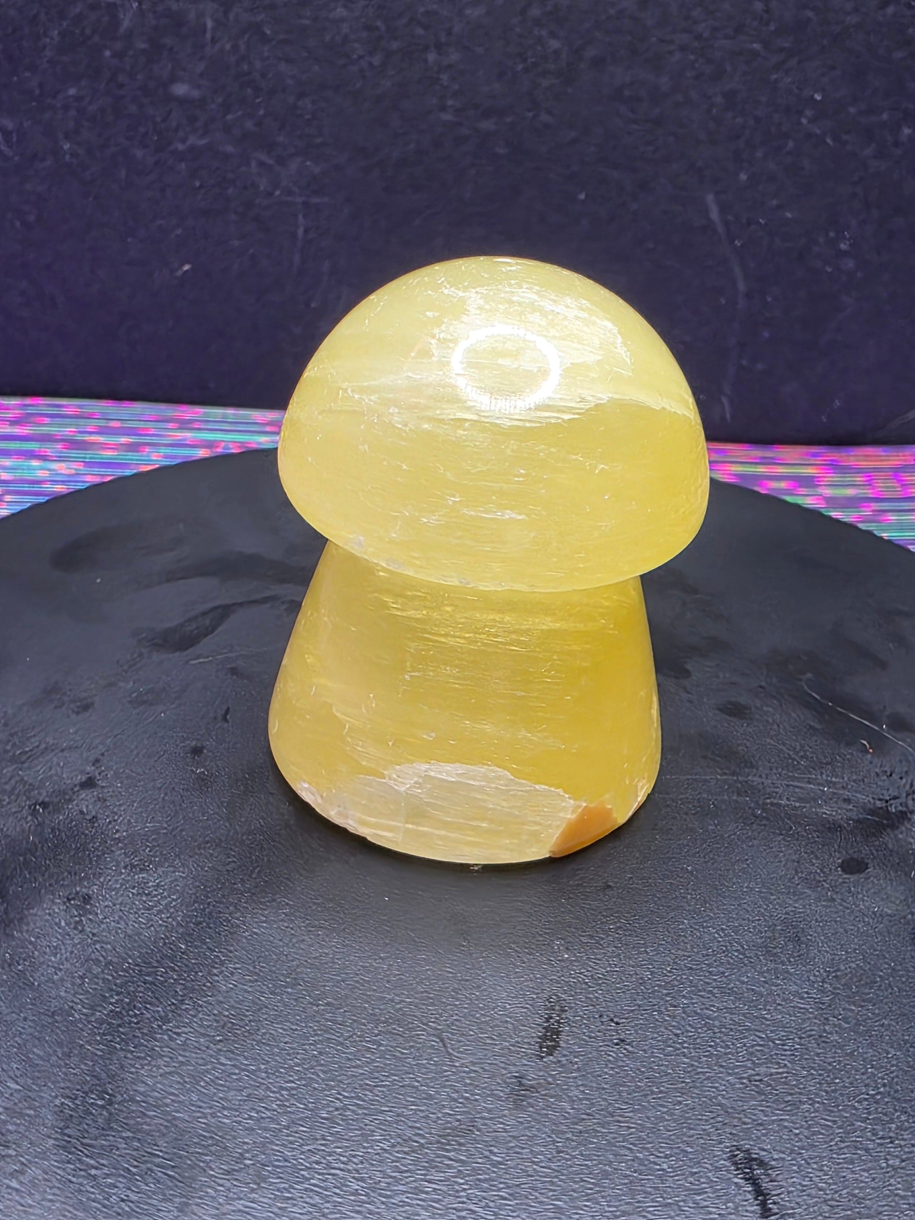 🍄 Lemon Calcite Mushroom Carving A