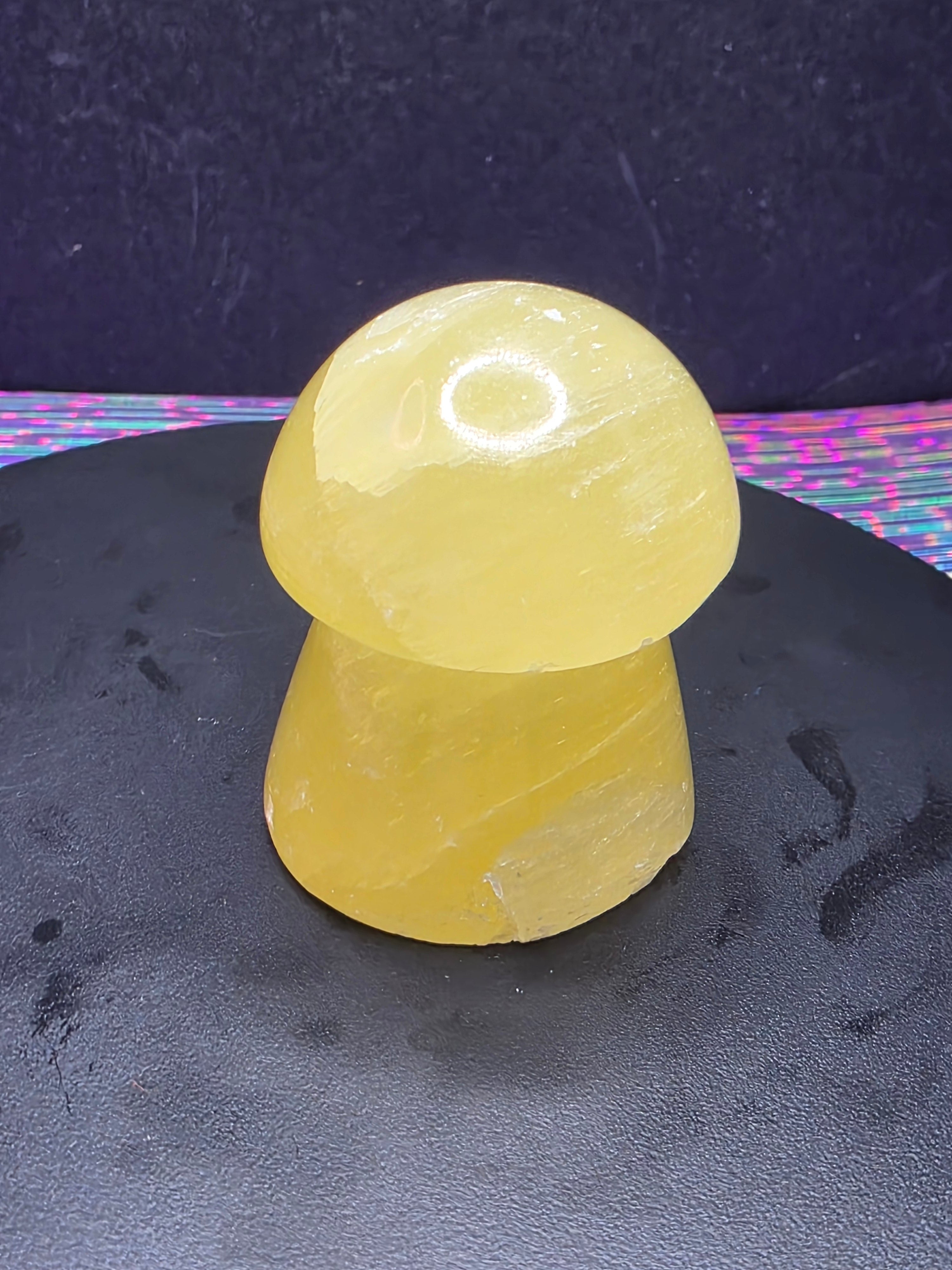 🍄 Lemon Calcite Mushroom Carving A