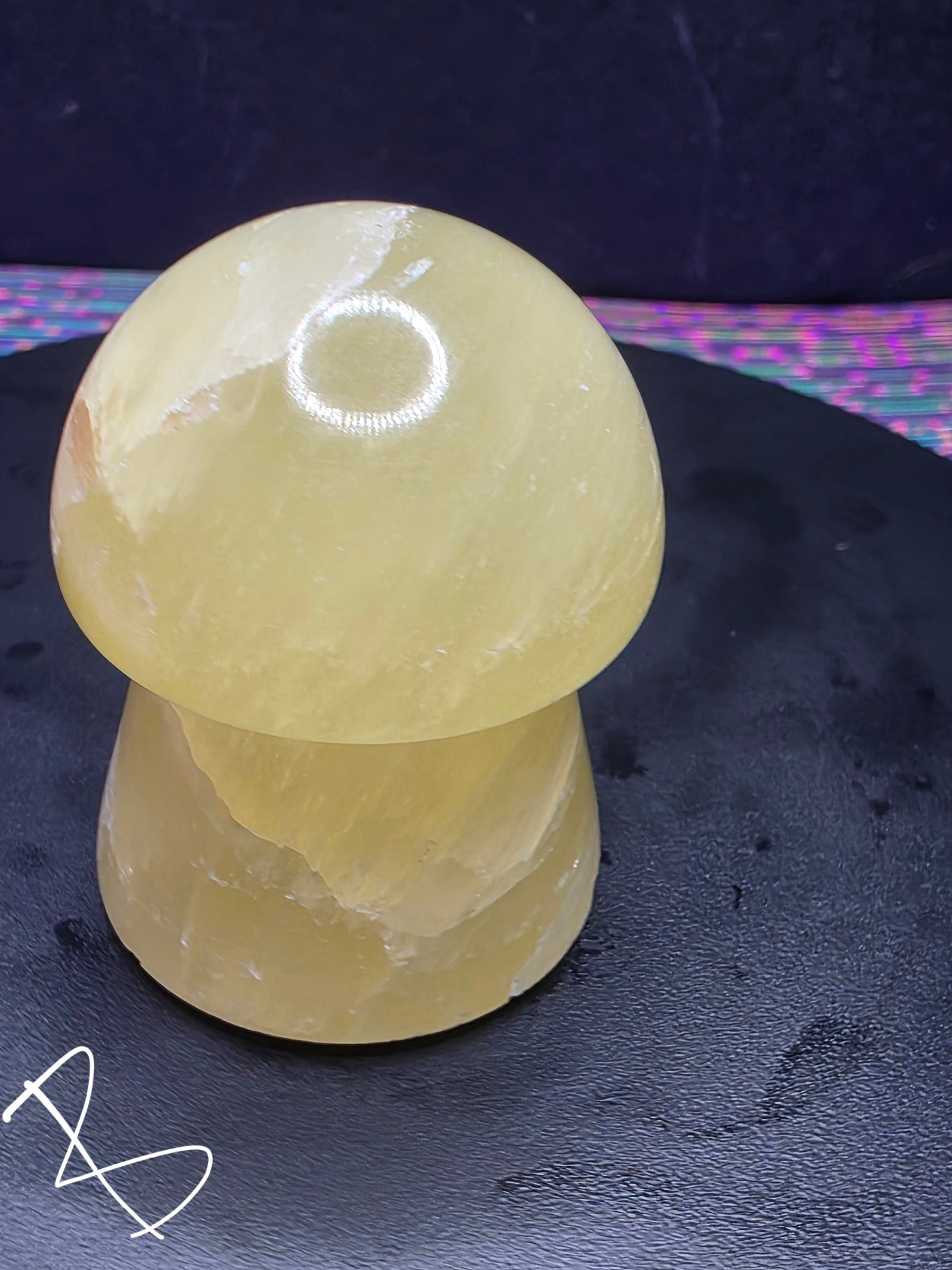 🍄 Lemon Calcite Mushroom Carving B