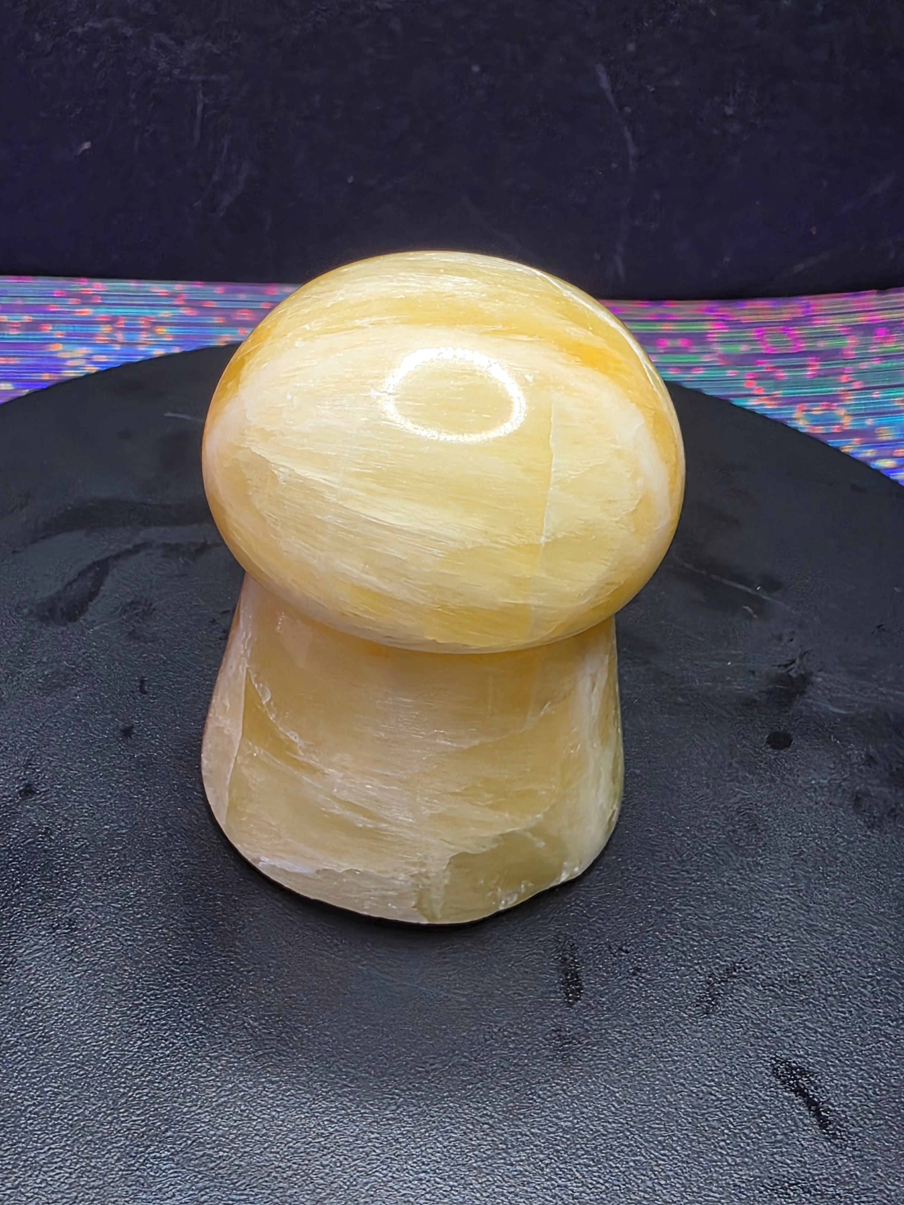 🍄 Lemon Calcite Mushroom Carving C