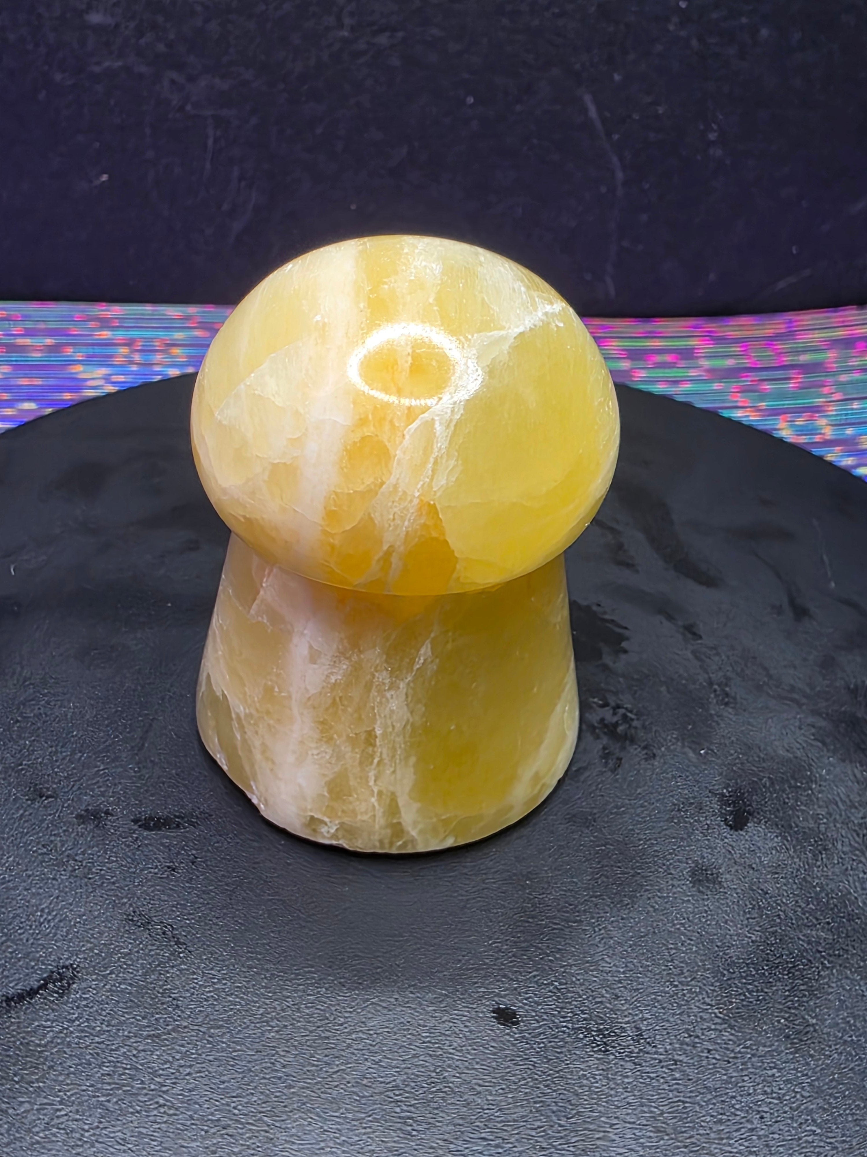 🍄 Lemon Calcite Mushroom Carving C