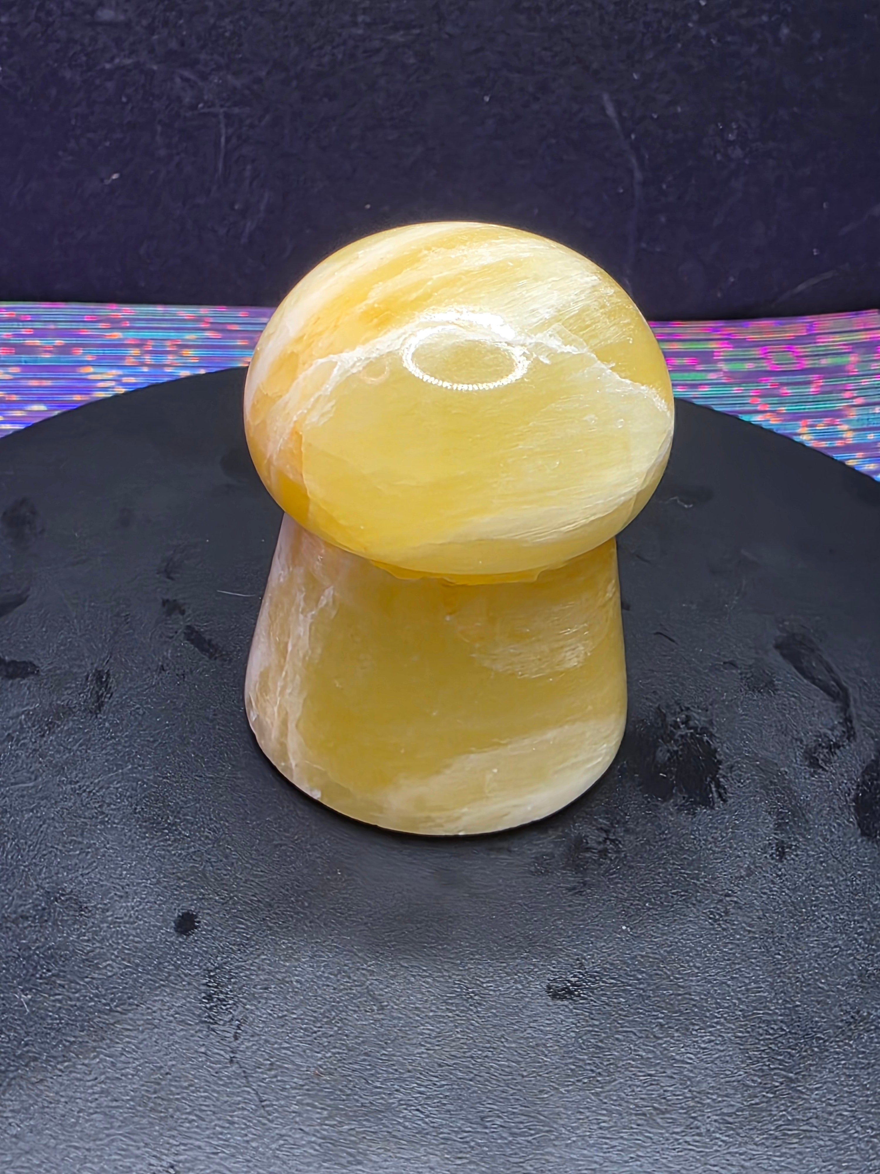 🍄 Lemon Calcite Mushroom Carving C