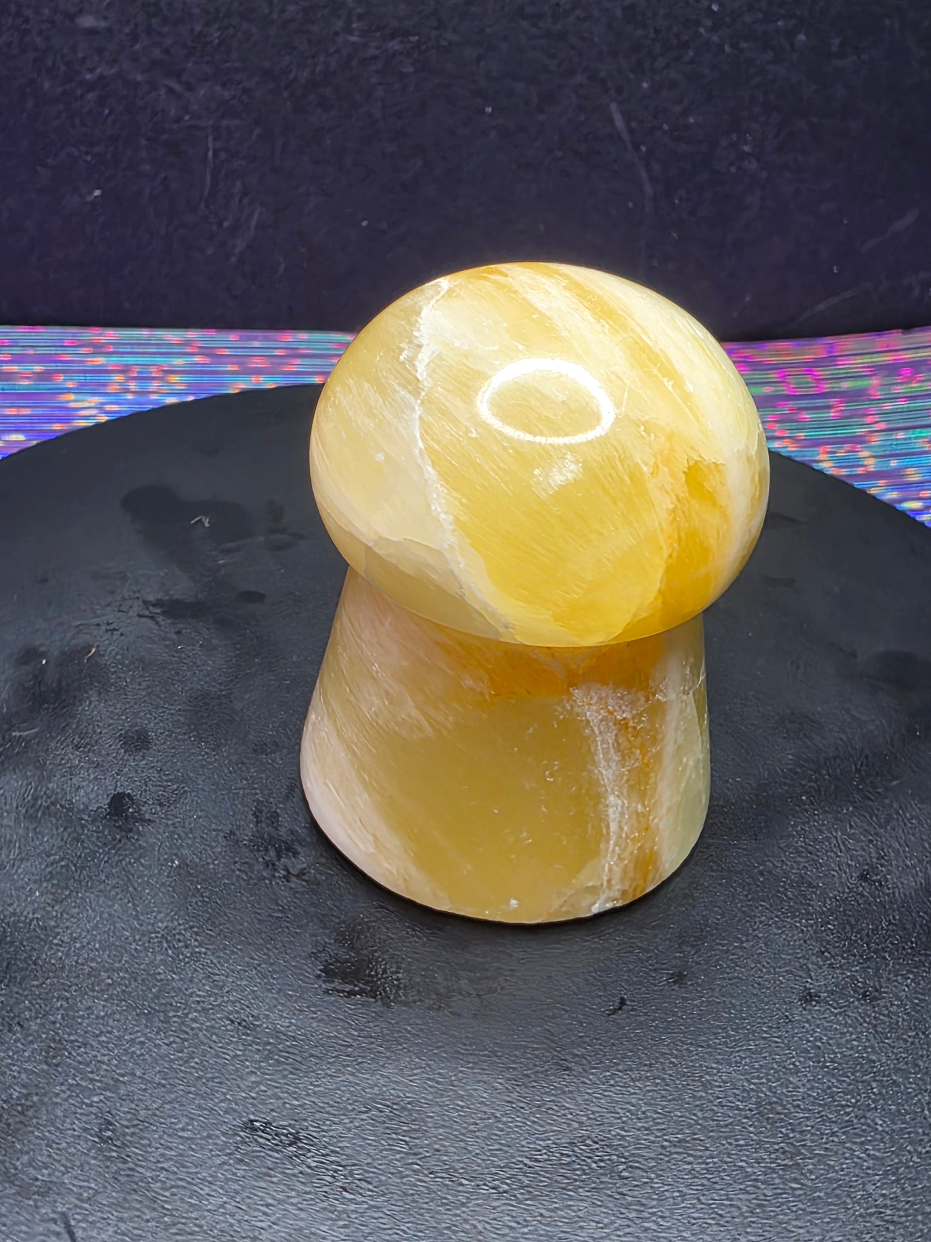 🍄 Lemon Calcite Mushroom Carving C