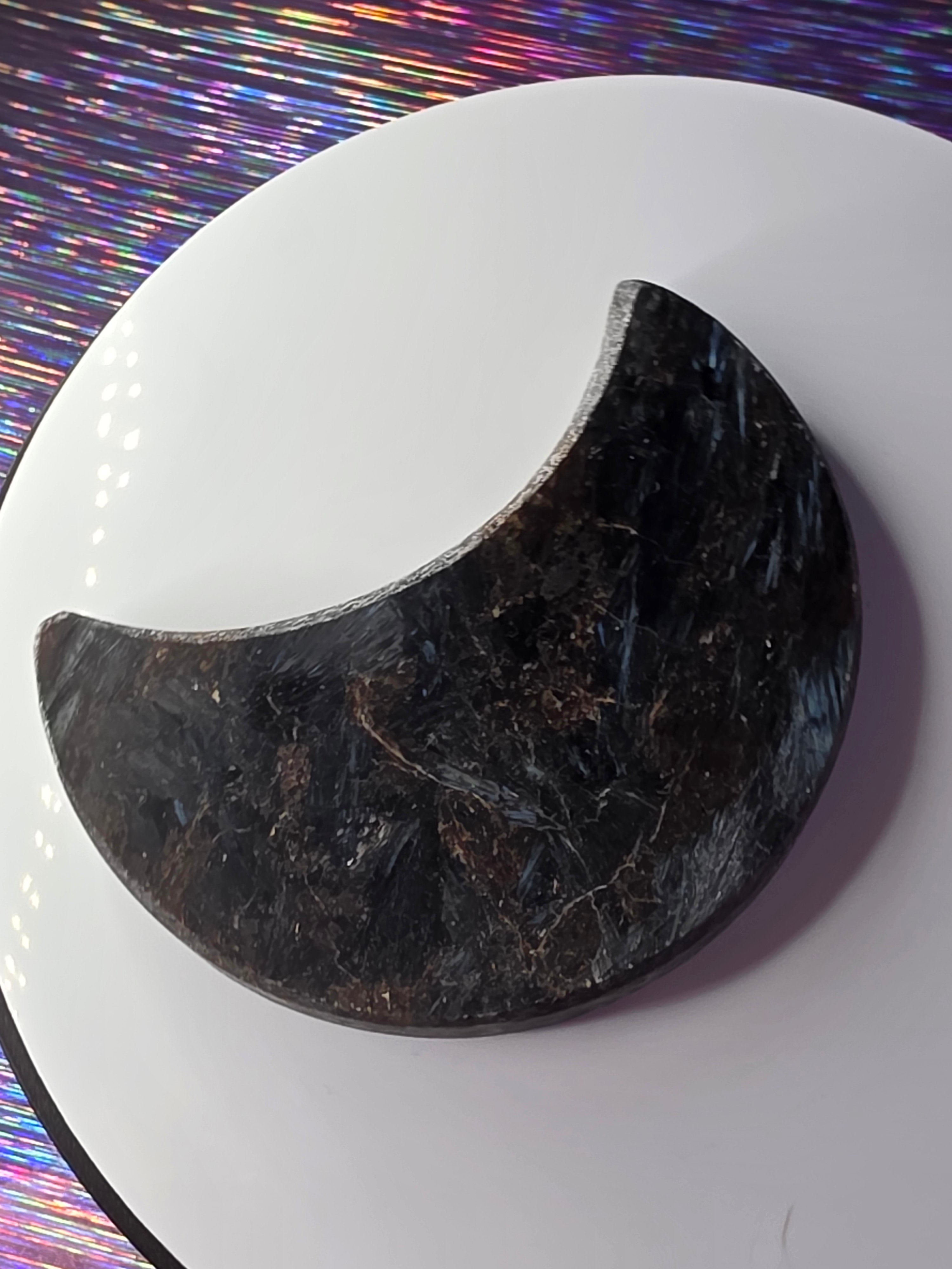 Arfvedsonite with Garnet Moon E