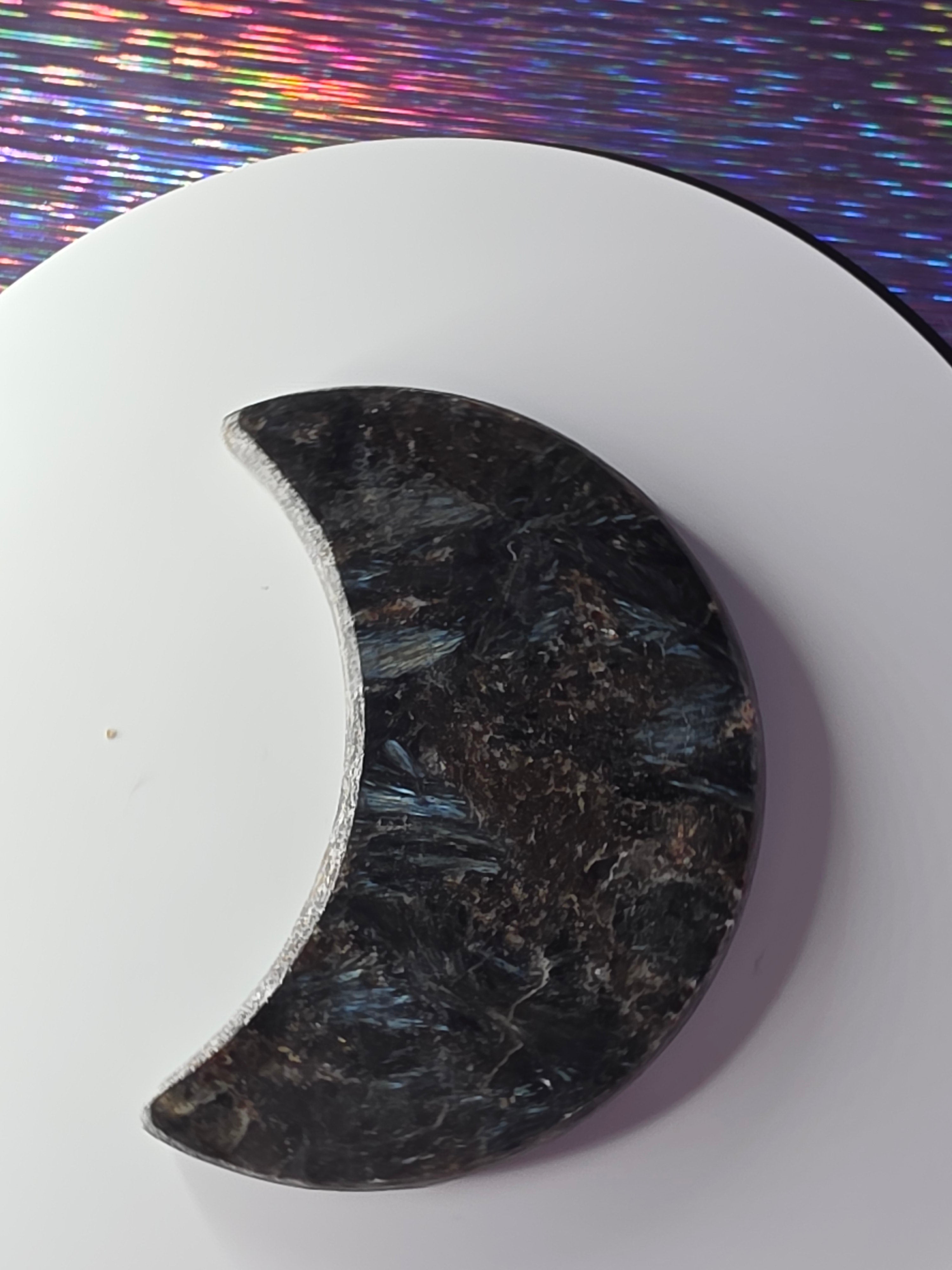 Arfvedsonite with Garnet Moon B