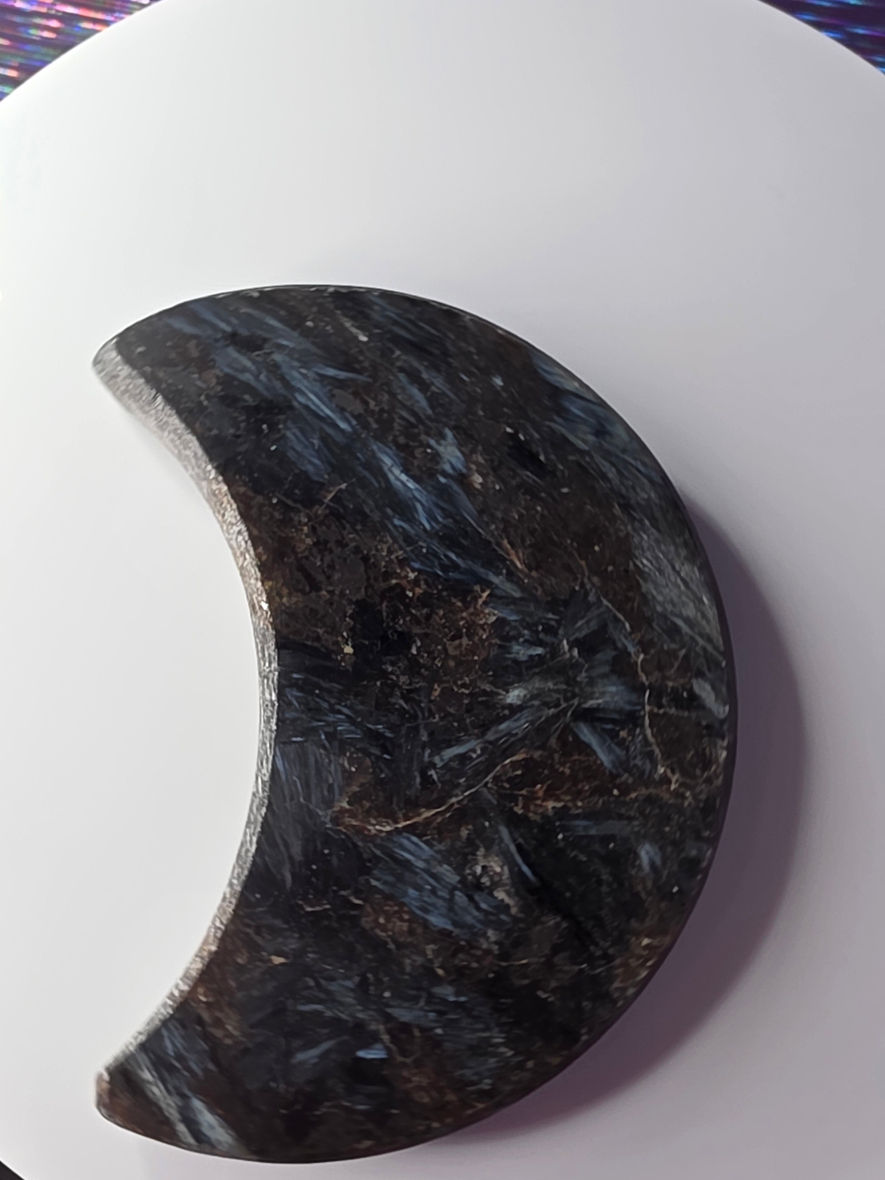 Arfvedsonite with Garnet Moon E