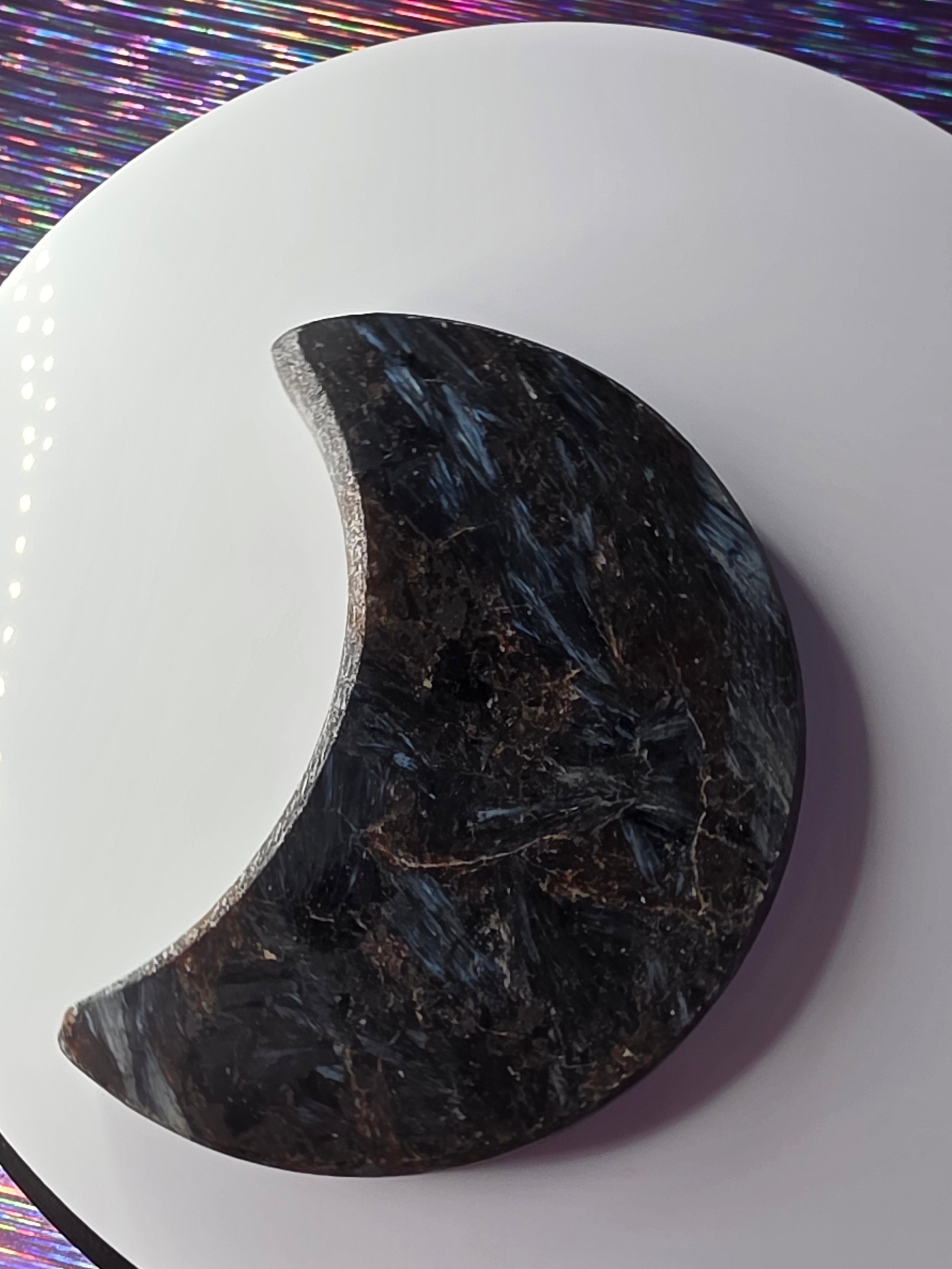 Arfvedsonite with Garnet Moon E