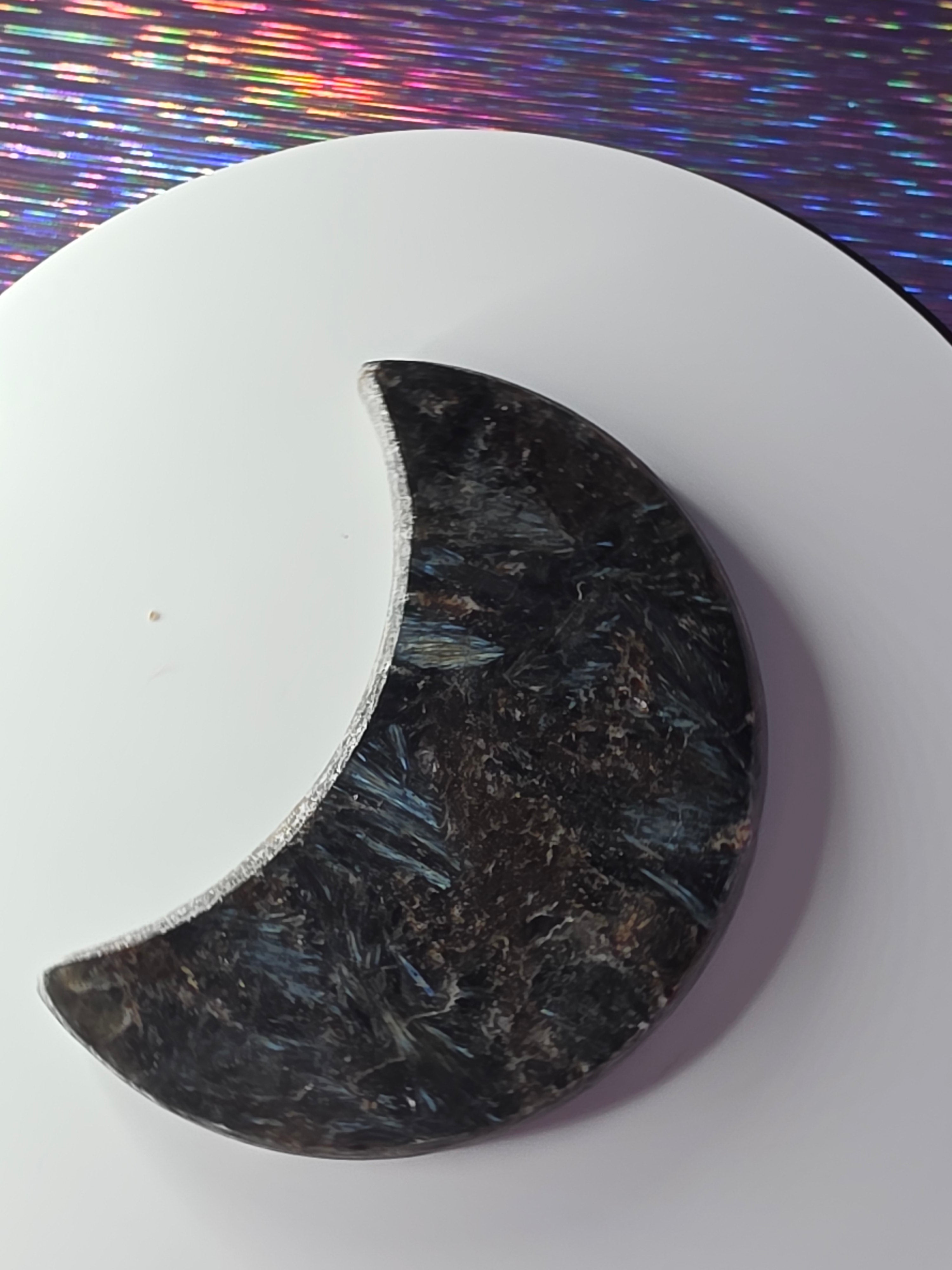 Arfvedsonite with Garnet Moon B