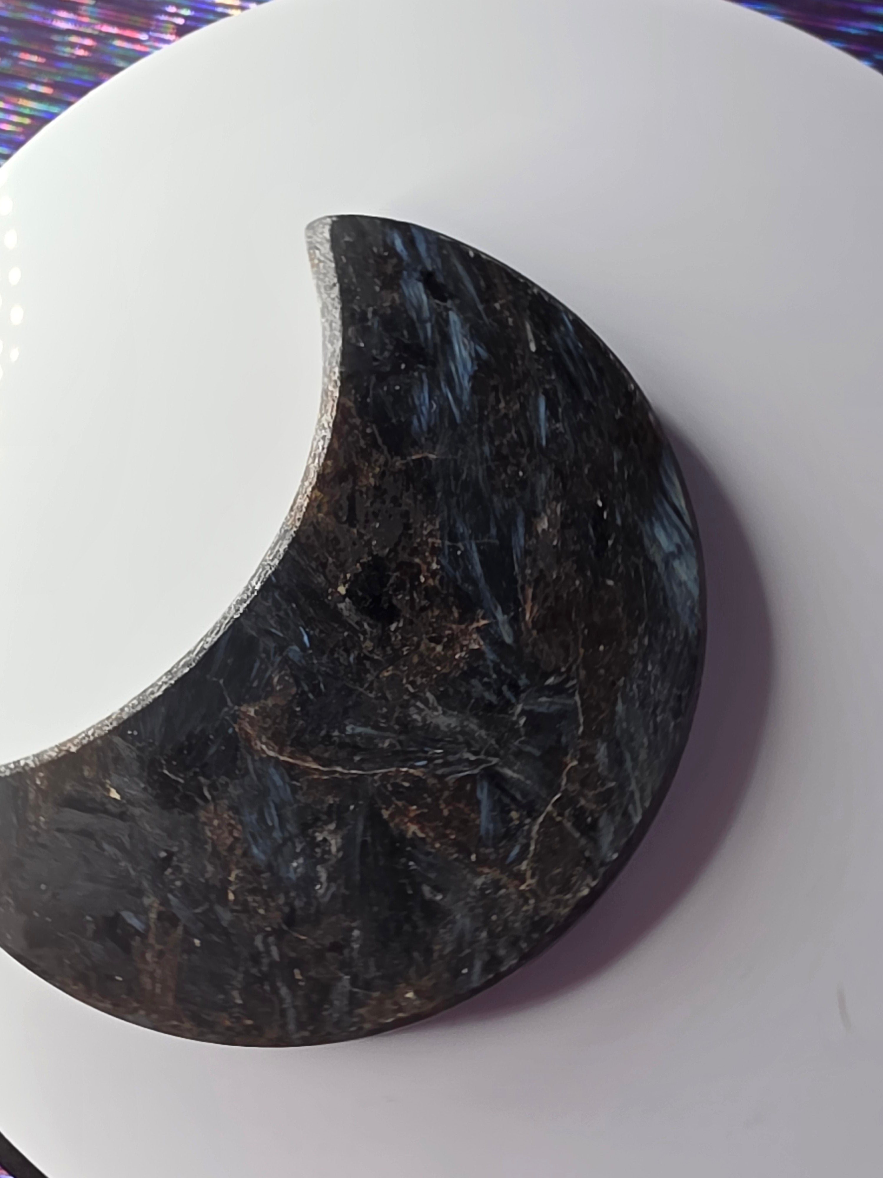 Arfvedsonite with Garnet Moon E