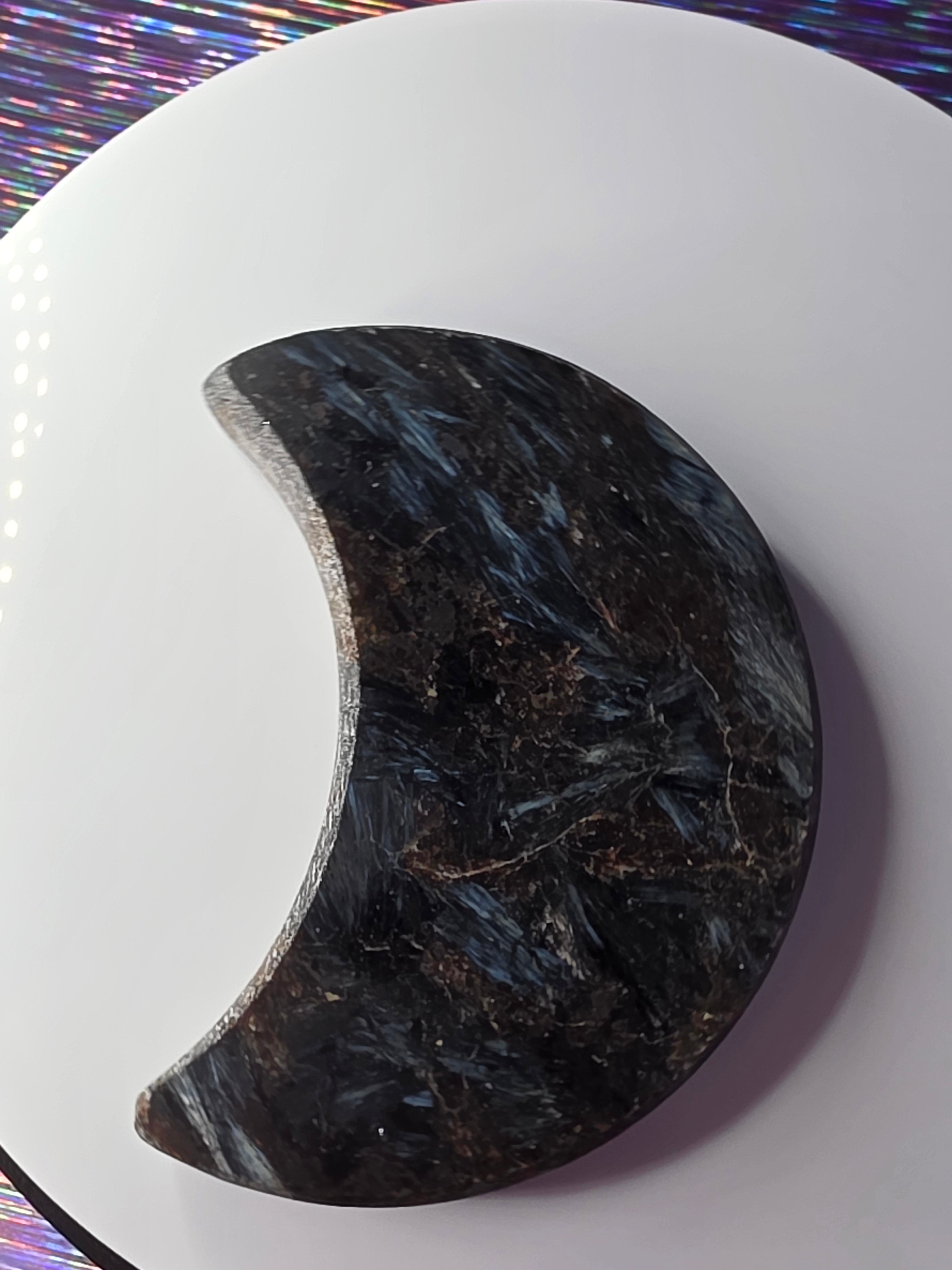 Arfvedsonite with Garnet Moon E